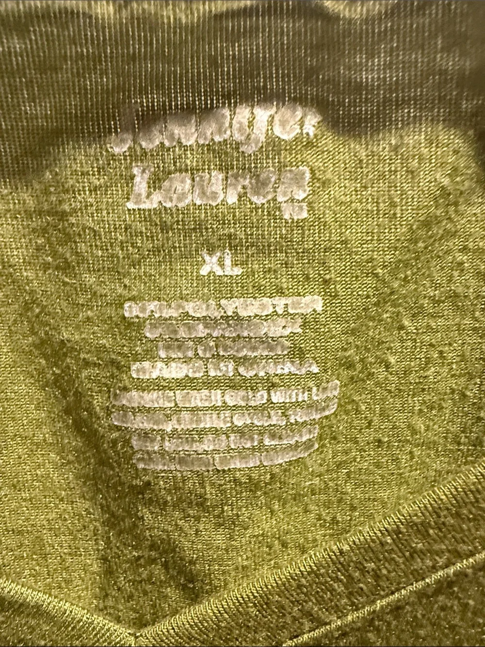 Jennifer Lauren Women’s V-Neck Short Sleeve Top in Olive Green Size: XL